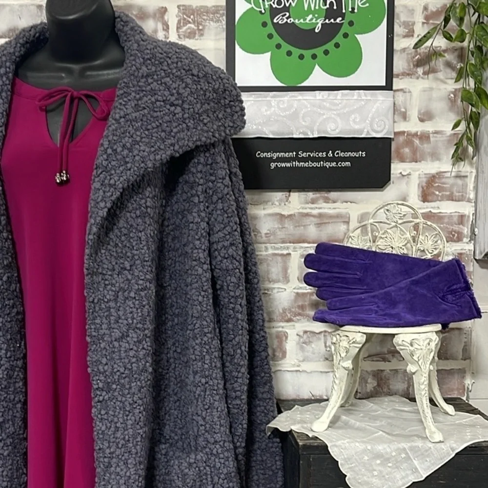 Suede purple gloves